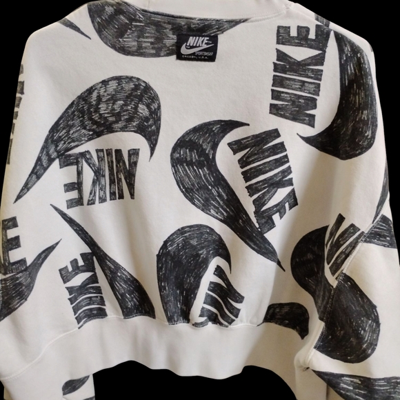 Nike Black and White Graphic Cropped Sweatshirt Shirt - Picture 6 of 6